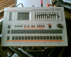 Roland TR-707